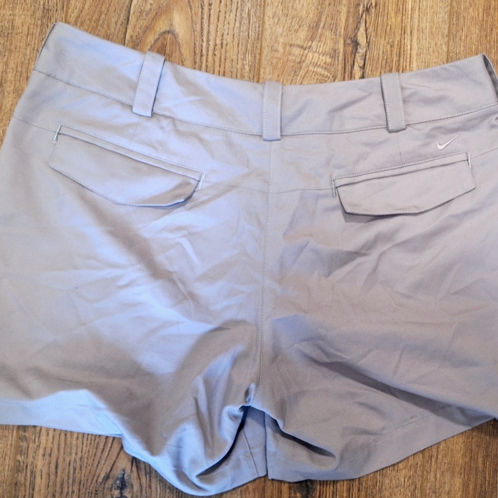 Nike Women's Gray Golf Shorts ☆ Size 8☆ - Picture 2 of 3